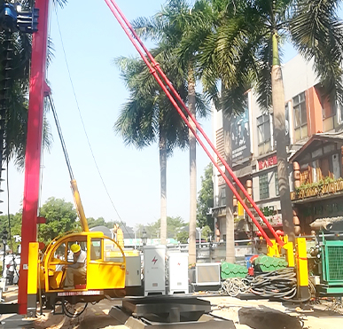 步履式螺旋钻机工作现场