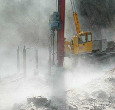 潜孔机工作现场