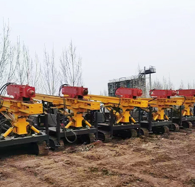 砸桩机工作现场